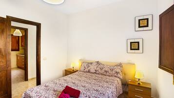 2 slaapkamers, een strijkplank/strijkijzer, gratis wifi, beddengoed