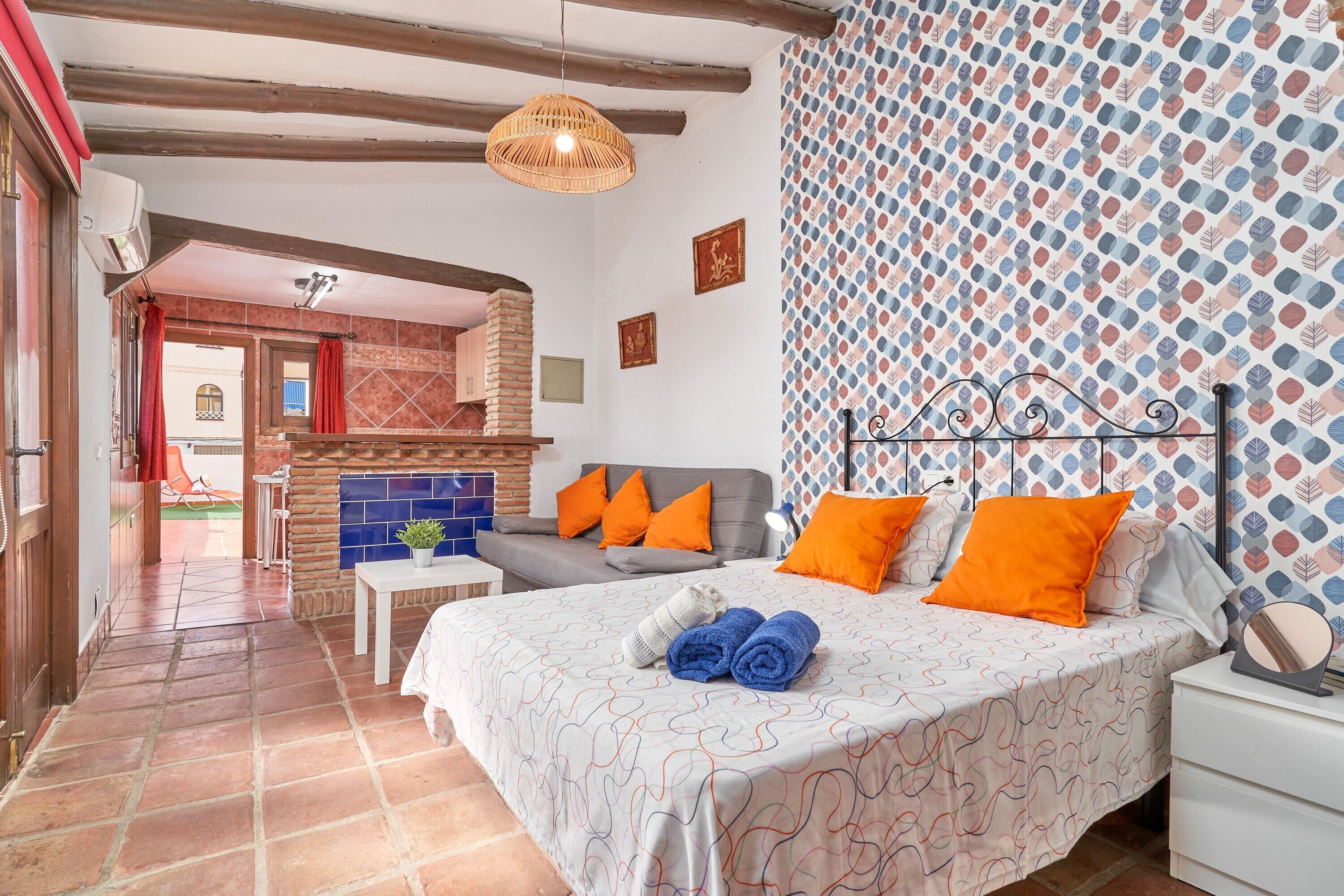 Iron/ironing board, free WiFi, bed sheets