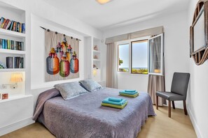 3 bedrooms, iron/ironing board, free WiFi, bed sheets - Vacation Apartment 'La Casita' with Sea View, Wi-Fi and Air Conditioning (Playa Blanca)