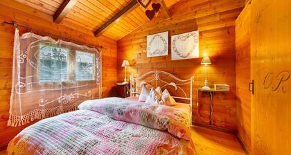 Chalet 'Orserose I Scarpet' mit Bergblick, Gemeinschaftsterrasse und WLAN
