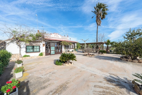 Villa 'Fina' con piscina privada, Wi-Fi y aire acondicionado