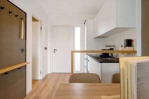 Kühlschrank, Ofen, Herdplatte, Geschirrspüler