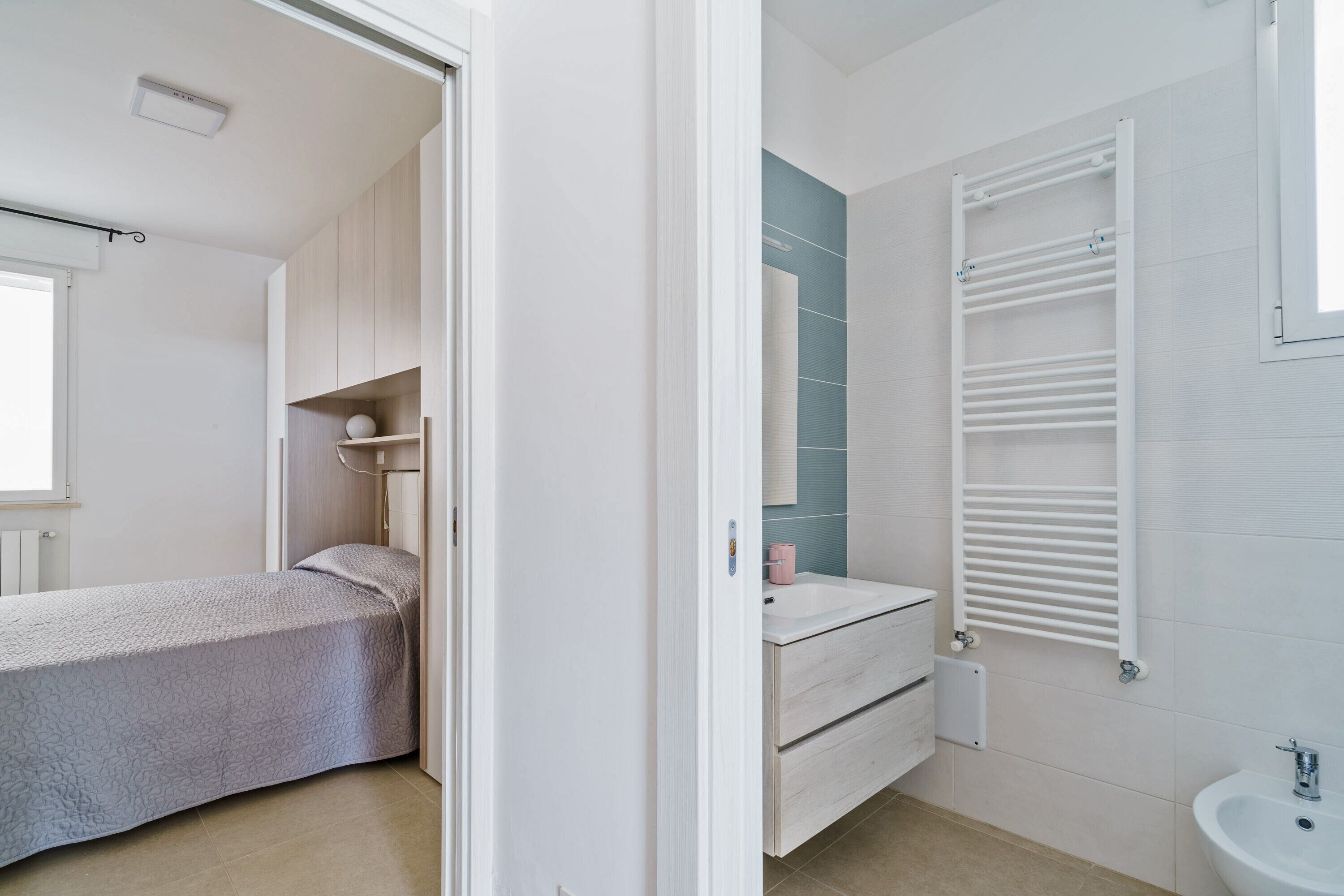 2 bedrooms, iron/ironing board, bed sheets