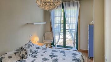 4 quartos, Wi-Fi de cortesia, roupa de cama