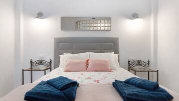 3 slaapkamers, een strijkplank/strijkijzer, gratis wifi, beddengoed