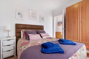 3 chambres, fer et planche à repasser, accès au Wi-Fi (inclus)
