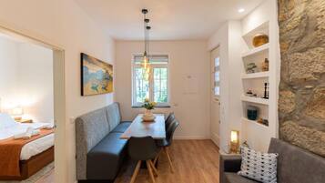 6 bedrooms, iron/ironing board, free WiFi, bed sheets