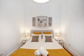 3 bedrooms, iron/ironing board, free WiFi, bed sheets - Holiday Home 'Dellarose Silver' with Private Terrace, Wi-Fi and Air Conditioning (Porto)