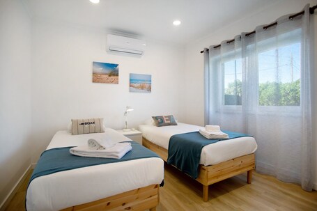 2 bedrooms, free WiFi, bed sheets. Baleal Atlantic Villa