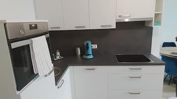 Kühlschrank, Ofen, Herdplatte, Geschirrspüler