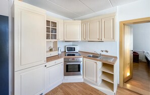 Réfrigérateur, four, plaque de cuisson, lave-vaisselle