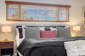 4 bedrooms, desk, iron/ironing board, free WiFi