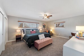 4 sovrum, skrivbord, strykjärn/strykbräda och gratis wi-fi