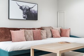 4 bedrooms, desk, iron/ironing board, free WiFi