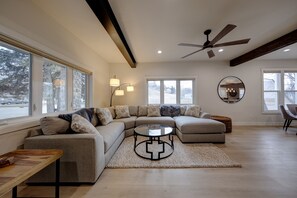 TV, fireplace, DVD player - Fully remodeled corner home, 3 blocks from Main Street and across from the park. (Sheridan)