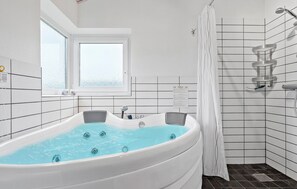 Shower - 4 bedroom lovely home in Tarm (Tarm)