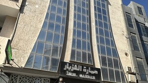 A building with a modern facade, featuring large windows and a sign for 'Radiologie' with a logo. - Immeuble Gazbar (Gabes)