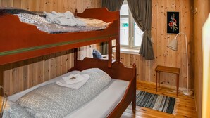 4 soverom, reiseseng for barn, wi-fi (inkludert) og sengetøy