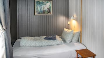 4 bedrooms, travel cot, free WiFi, bed sheets