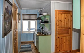 Jääkaappi, astianpesukone, kahvin-/teenkeitin