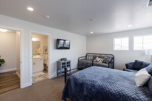 6 dormitoris, planxa i posts de planxar i un bressol de viatge