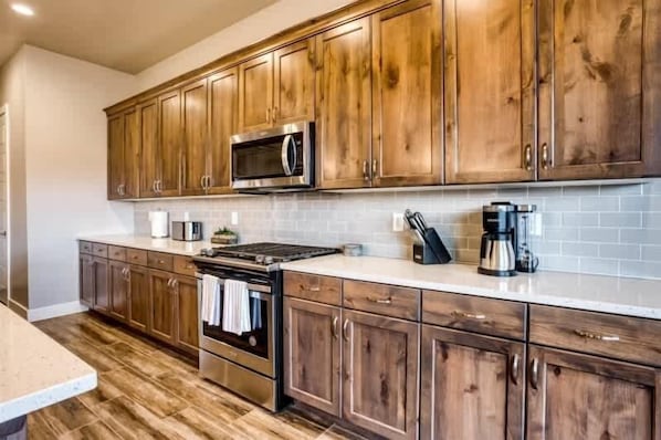 Coffee/tea maker, fridge, microwave, oven