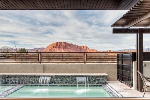 Canyon View Oasis - With Stunning Canyon Views from Private Pool and Balcony!