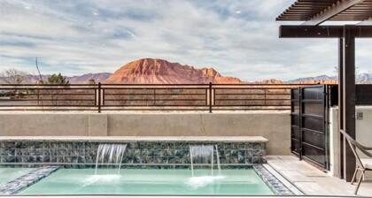 Canyon View Oasis - With Stunning Canyon Views from Private Pool and Balcony!