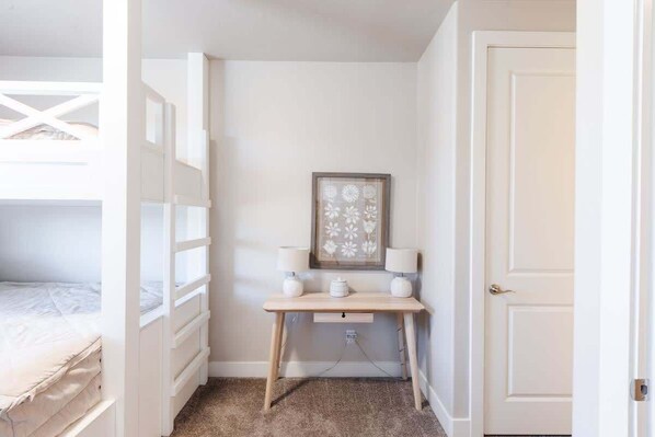 5 chambres, fer et planche à repasser, accès au Wi-Fi (inclus)