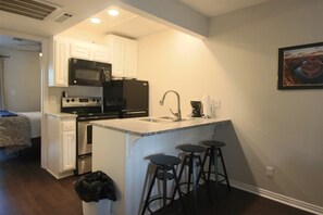 Coffee/tea maker, fridge, microwave, oven