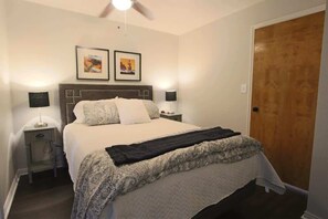 1 slaapkamer, een strijkplank/strijkijzer, gratis wifi, beddengoed