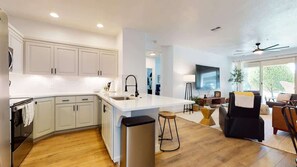 Coffee/tea maker, fridge, microwave, oven - Monthly Rental | 3 bedrooms | Black Rock Community (St. George)