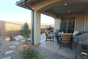 Outdoor dining - Pool, Paddle Boards and Views | Themed Adventure Castle - 4 Bed/4 Bath (Washington)