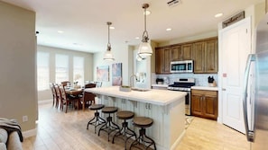 Coffee/tea maker, fridge, microwave, oven - Pool & Paddle boards | Themed Adventure Castle (Washington)