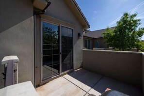 Terrace/patio - Holiday House | Pool, Suites, Sleeps up 10 in beds (Washington)