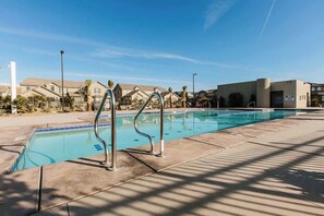 Pool - Holiday House | Pool, Suites, Sleeps up 10 in beds (Washington)