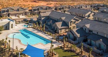 Holiday House | Pool, Suites, Sleeps up 10 in beds