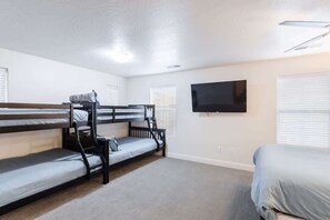 3 bedrooms, iron/ironing board, free WiFi, bed sheets