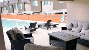 A poolside area with lounge chairs, a sofa, and a coffee table. - Lava Flow @ Heritage Point - Santa Clara (Santa Clara)