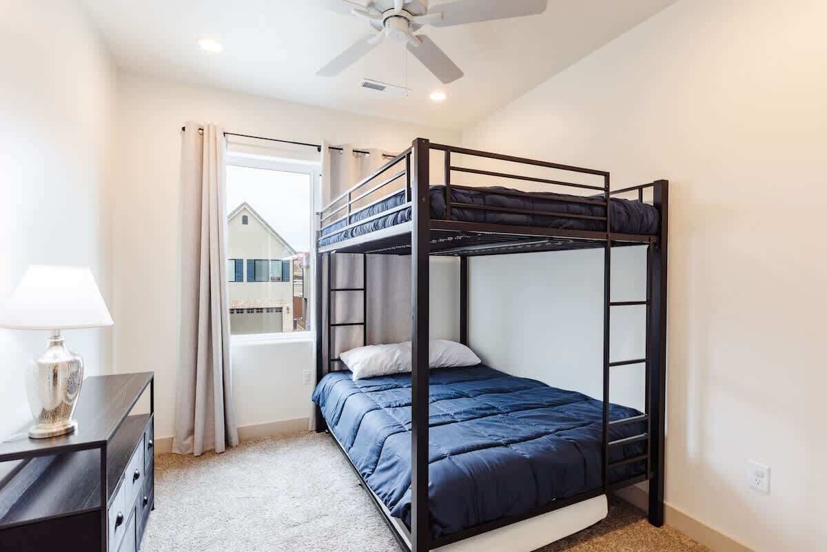 3 bedrooms, iron/ironing board, free WiFi, bed sheets