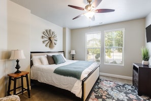 3 bedrooms, iron/ironing board, travel cot, free WiFi - 3 Bed/3.5 Bath | The Casitas | Close to Biking, Hiking and Adventure (Washington)
