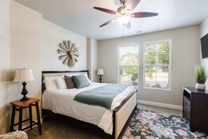 3 bedrooms, iron/ironing board, WiFi (free), bed sheets