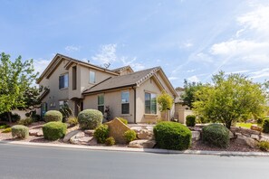 Exterior - 3 Bed/3.5 Bath | The Casitas | Close to Biking, Hiking and Adventure (Washington)