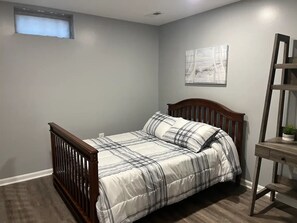 2 quartos, ferros/tábuas de passar roupa, Wi-Fi, roupa de cama