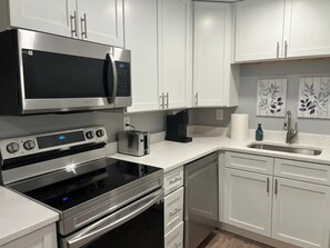 Micro-ondas, fogão, cooktop, lava-louças