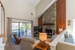 TV, fireplace - Chetola Chestnut 8 - Resort amenities, near tennis, 3 bedroom (Blowing Rock)