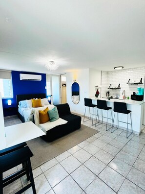 1 habitación, escritorio, tabla de planchar con plancha y wifi gratis 