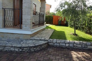 Exterior detail - Villa with pool and garden terrace (Buići)