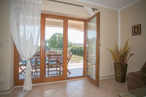 TV - Villa with pool and garden terrace (Buići)