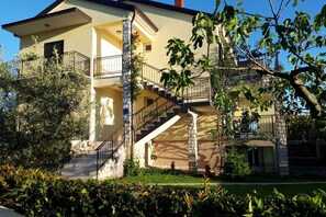 Exterior - Holiday apartment with terrace and barbecue (Poreč)
